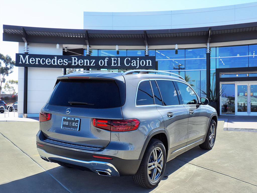 2026 Mercedes Benz GLB 250 photo 3