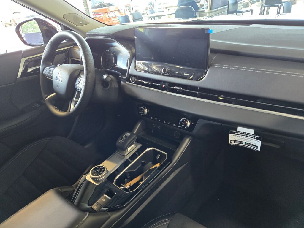 2025 Mitsubishi Outlander S-AWC photo 5