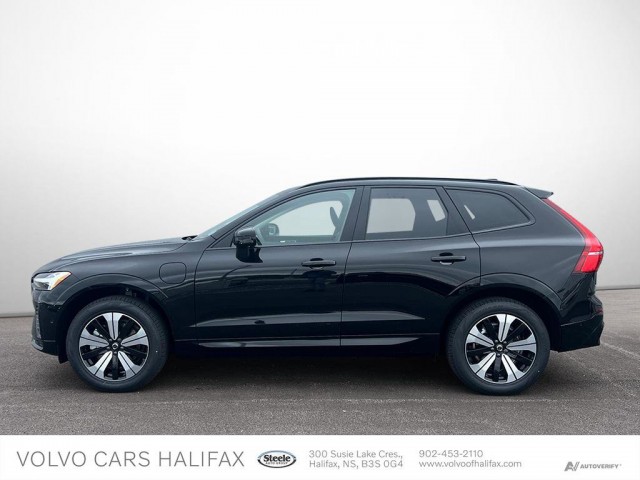 2025 Volvo XC60 Plug-In Hybrid Plus Dark Theme
