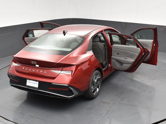 2024 Hyundai Elantra SEL Convenience photo 38