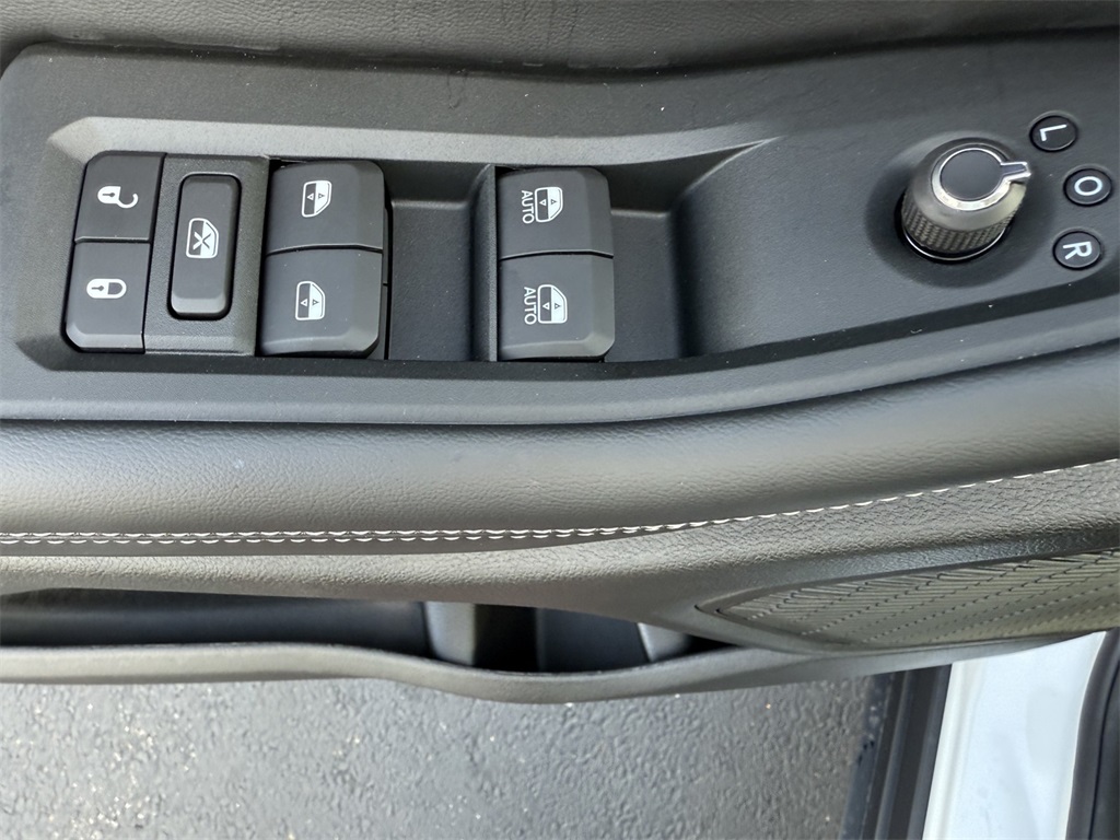 2025 Jeep Grand Cherokee Laredo photo 11
