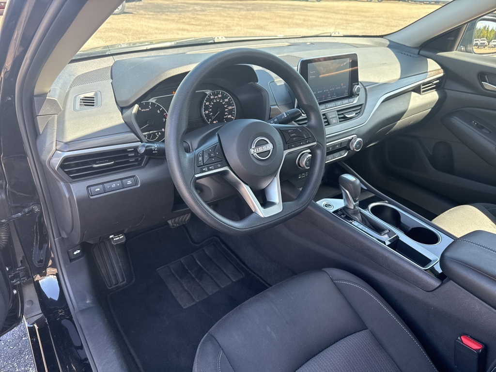 2024 Nissan Altima 2.5 SV photo 2