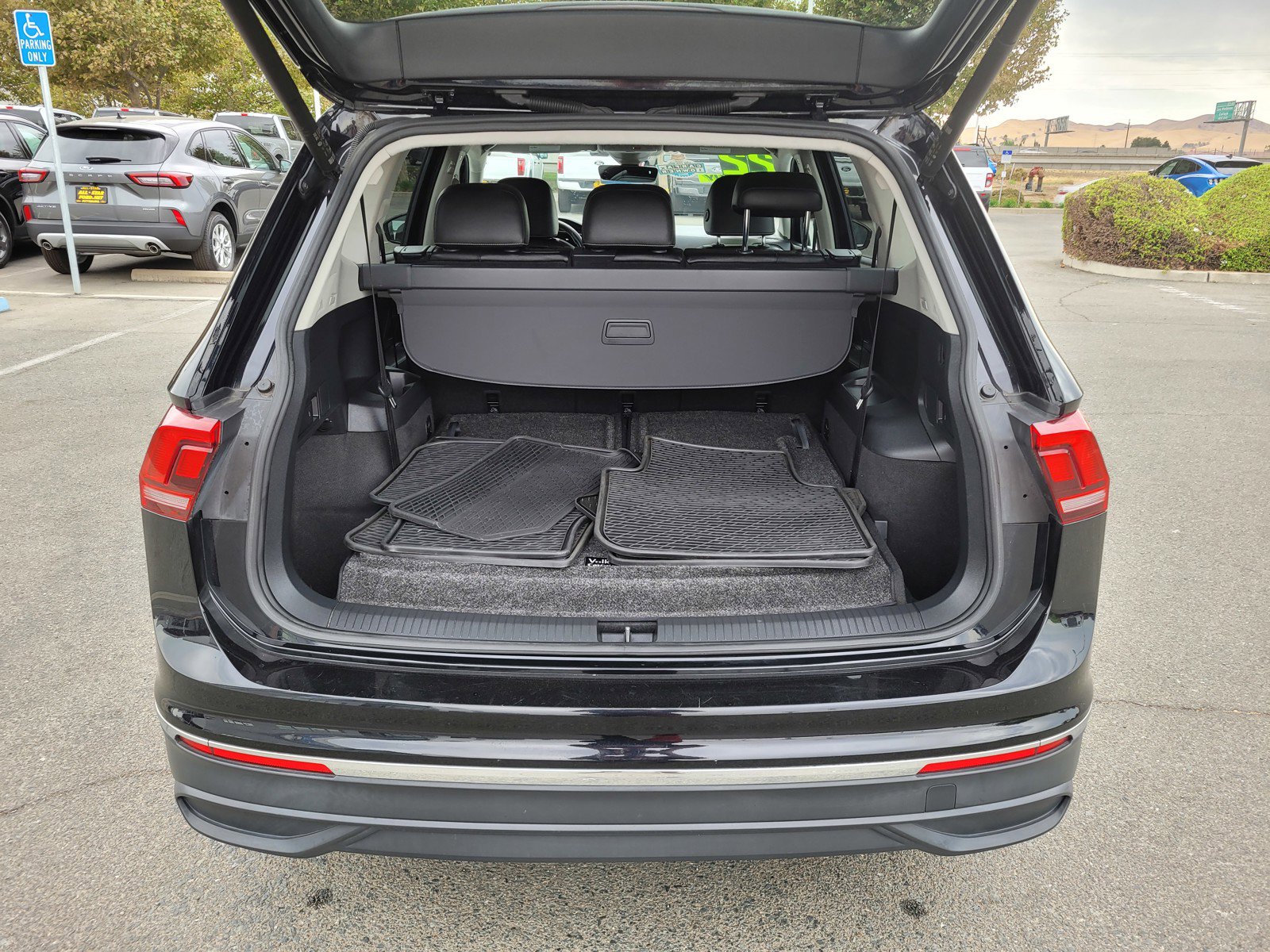 2022 Volkswagen Tiguan SE photo 9