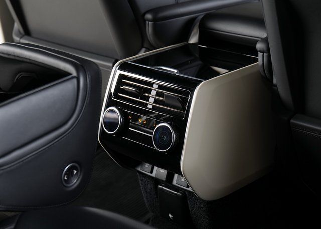2023 Land Rover Range Rover Autobiography photo 12