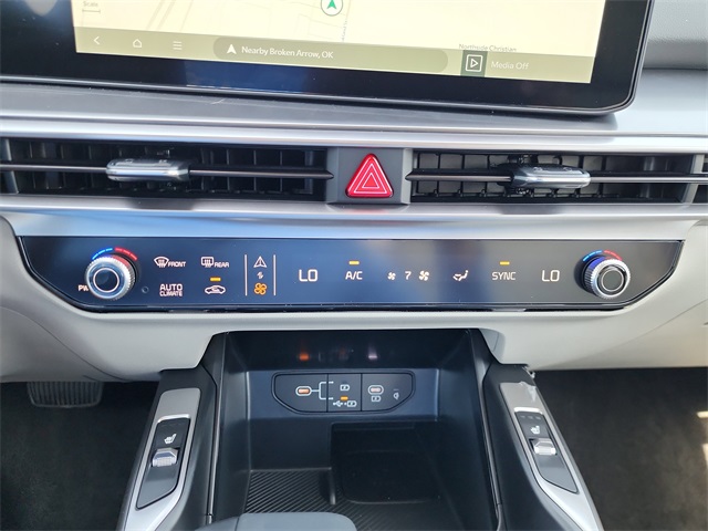 2025 Kia Sorento S photo 19