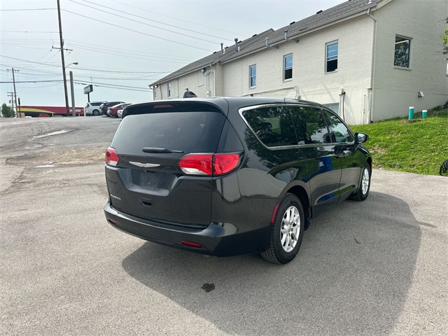 2017 Chrysler Pacifica LX photo 26