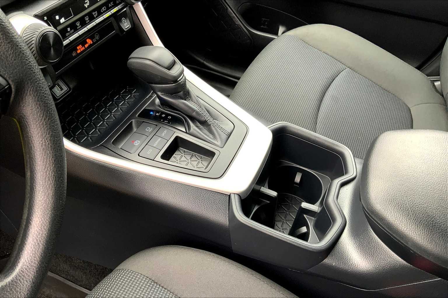2025 Toyota RAV4 LE photo 13
