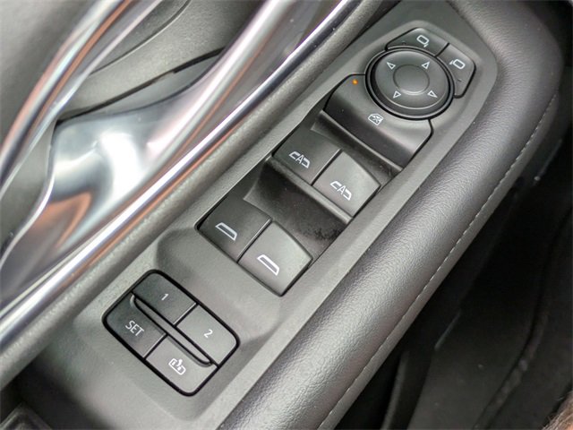 2022 Chevrolet Suburban Z71 photo 25