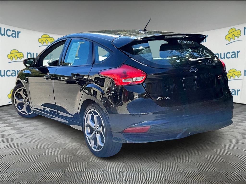 2017 Ford Focus ST photo 4