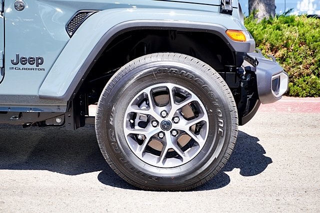 New 2025 Anvil Clear-Coat Exterior Paint Jeep Sport image 8