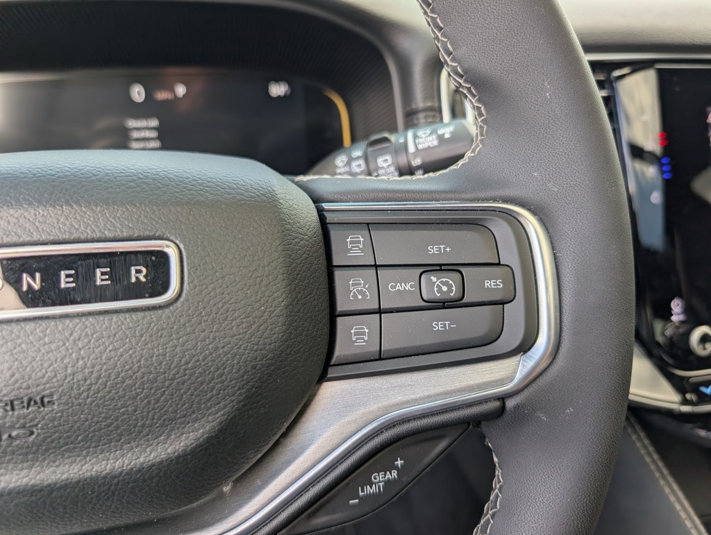 2024 Jeep Wagoneer Series II photo 9