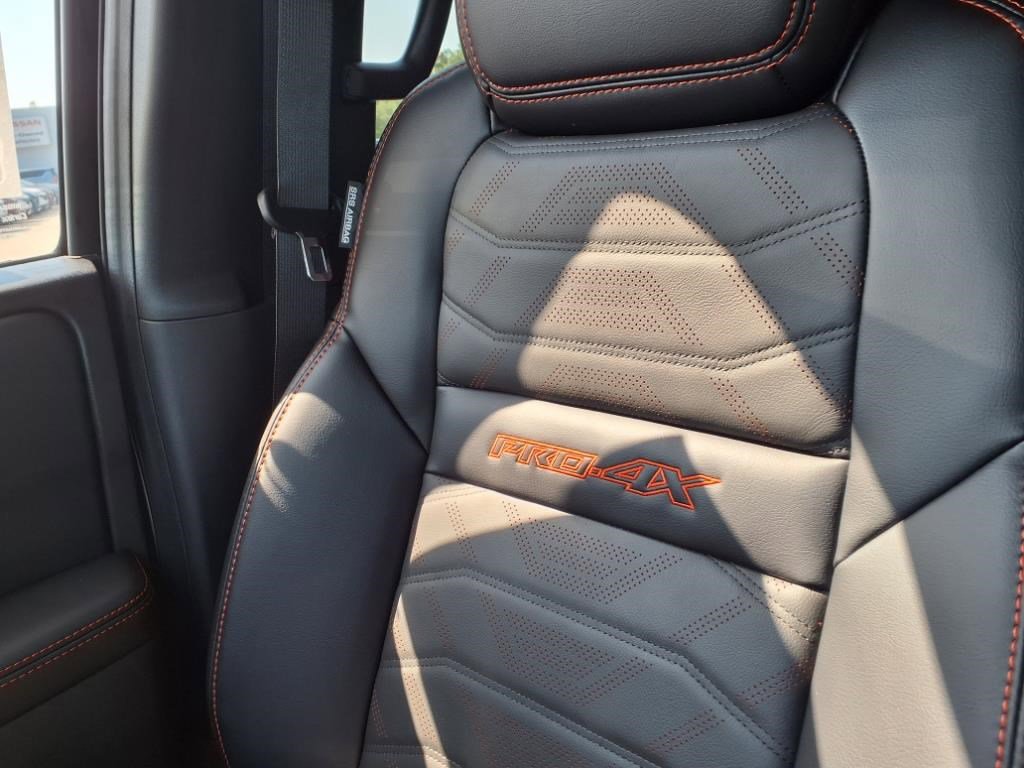 2025 Nissan Frontier Crew Cab PRO-4X photo 24