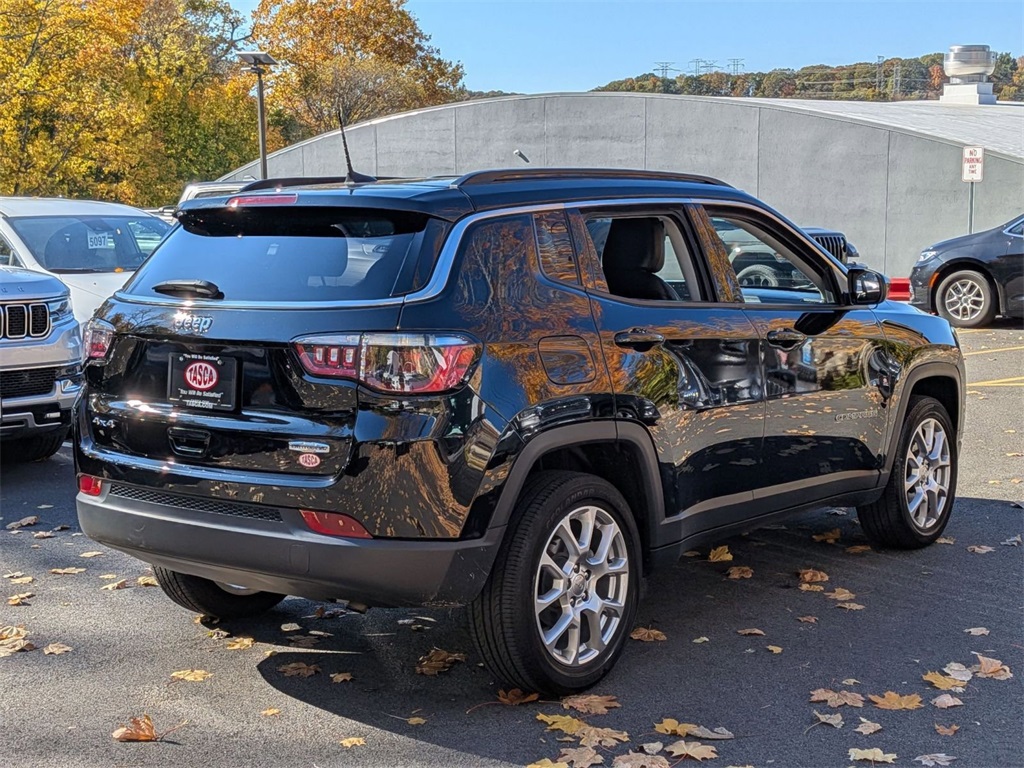 2022 Jeep Compass Latitude Lux photo 3