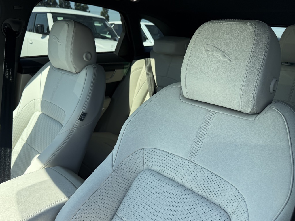 2026 Jaguar F-PACE P400 R-Dynamic S photo 12