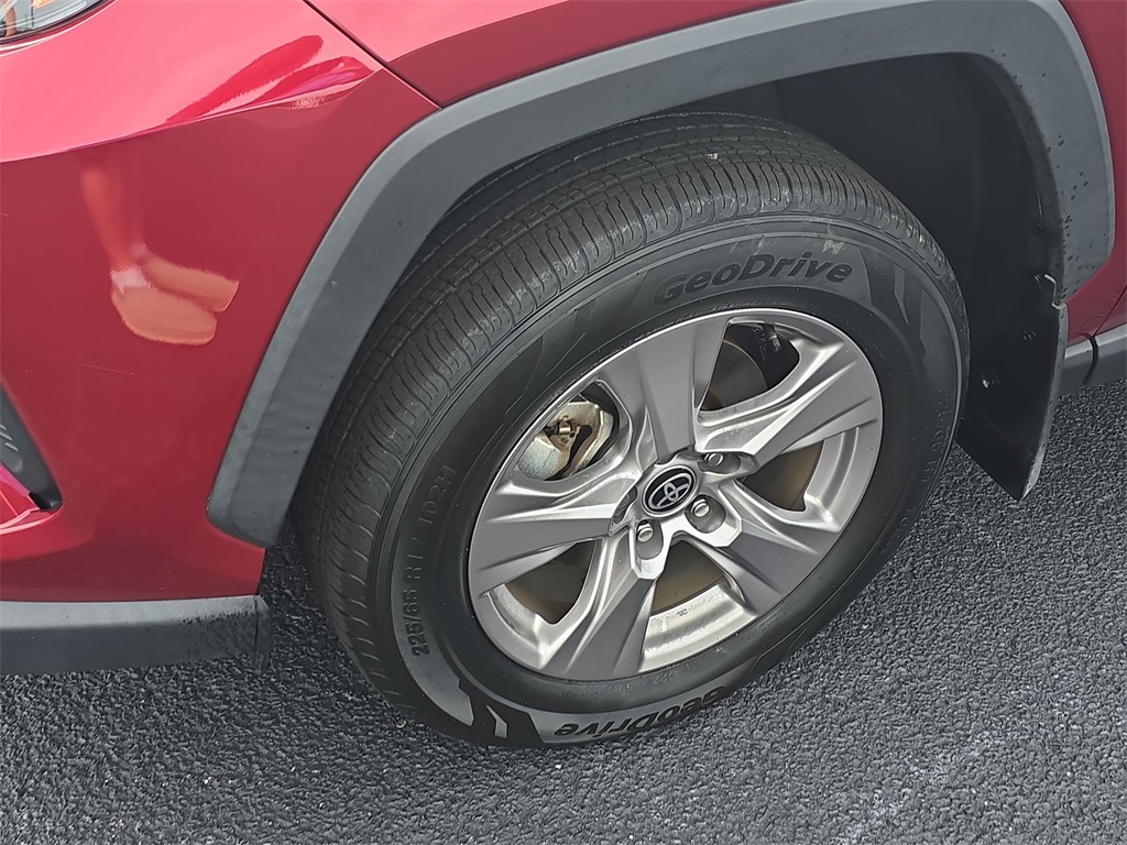 2022 Toyota RAV4 XLE photo 14