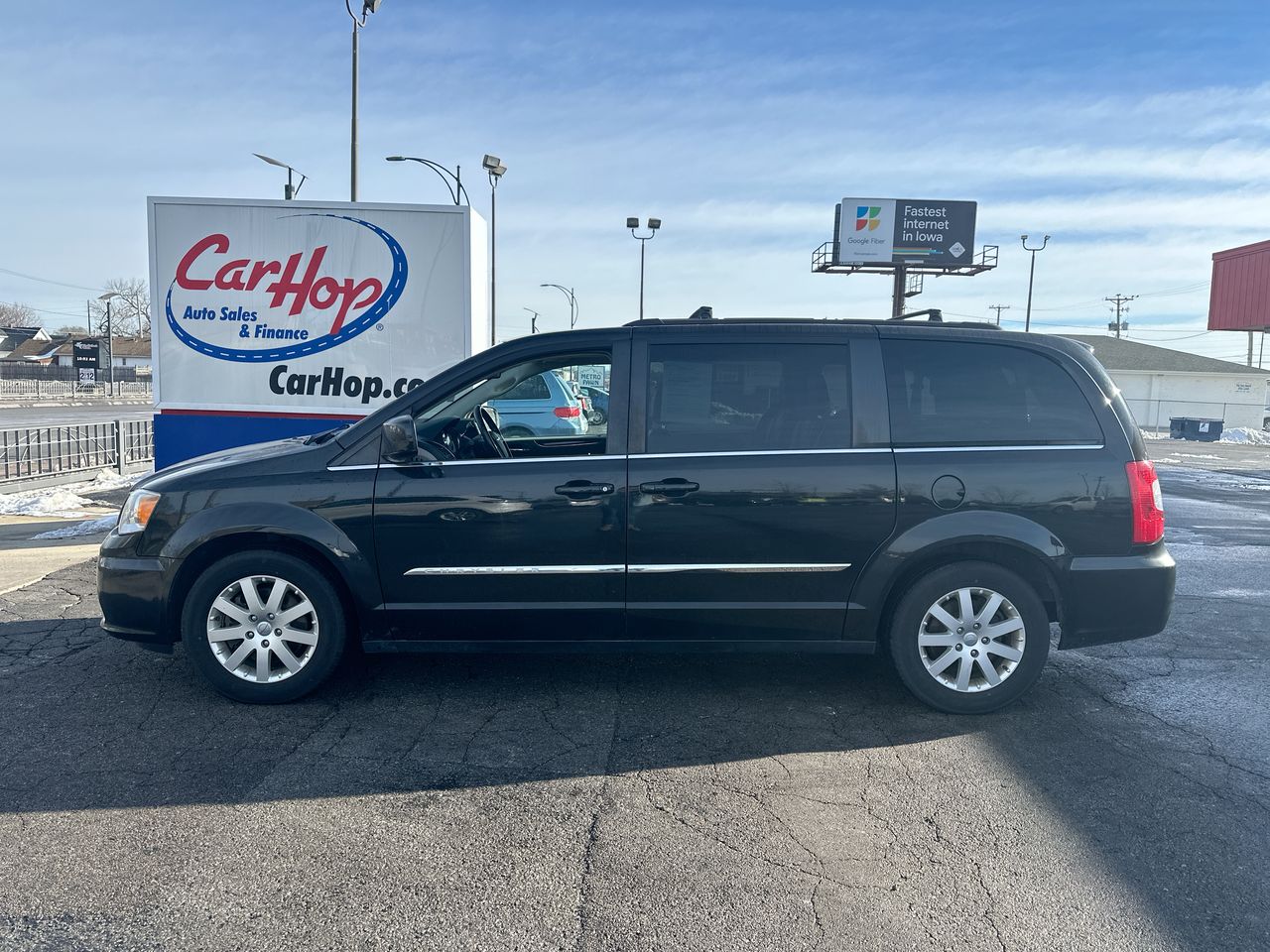 2015 Chrysler Town & Country Touring's photo