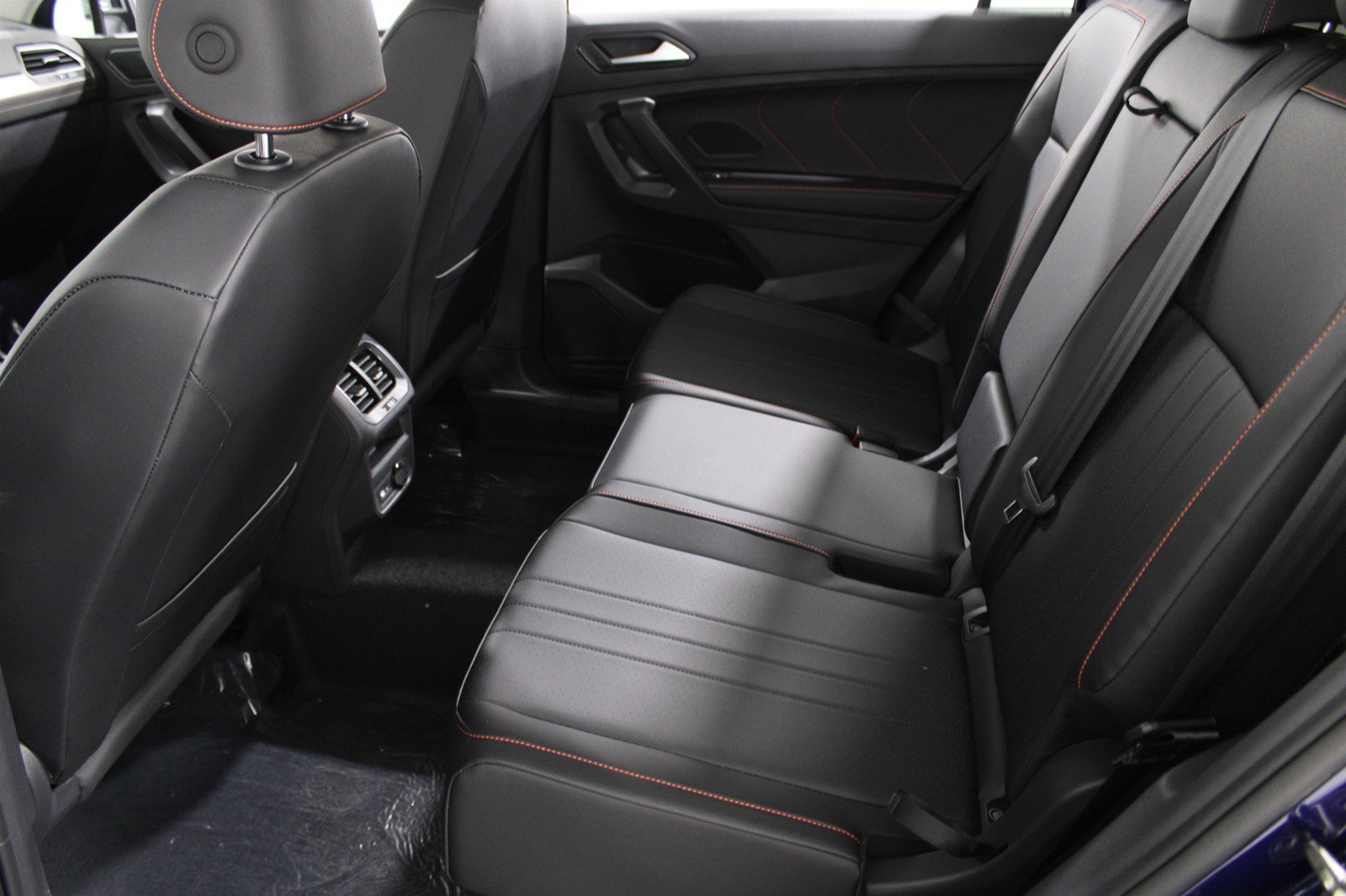 2024 Volkswagen Tiguan Wolfsburg Edition photo 17