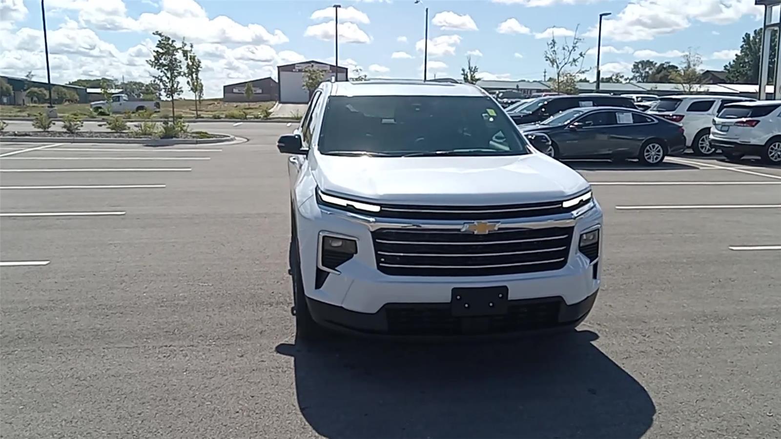 2026 Chevrolet Traverse photo 2
