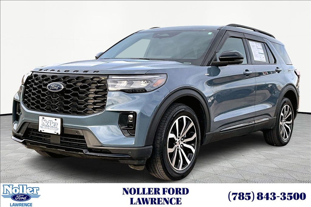 2025 Ford Explorer ST-LINE's photo