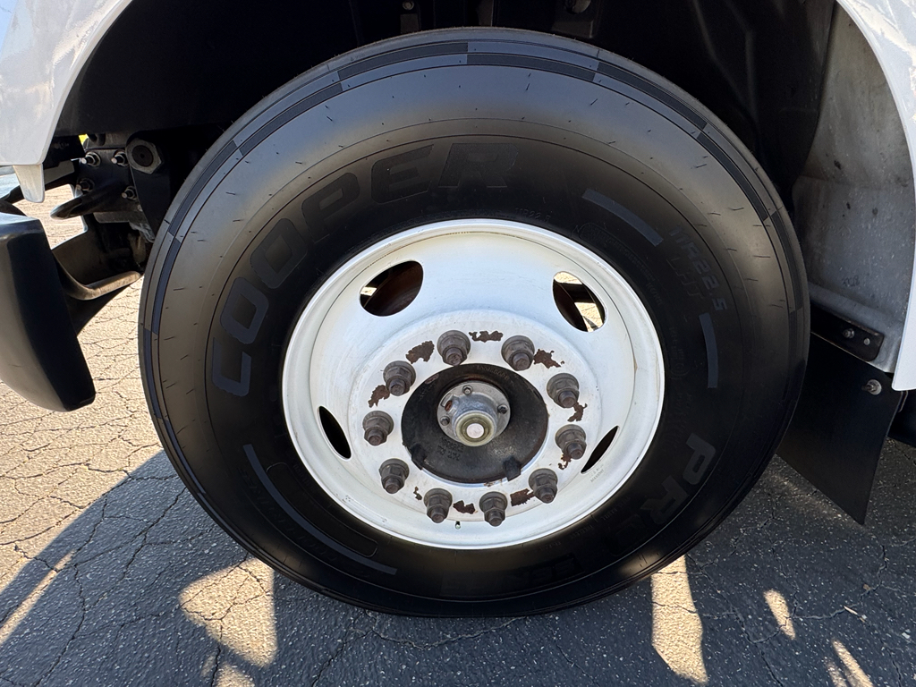 2017 Ford F-650 Base photo 4