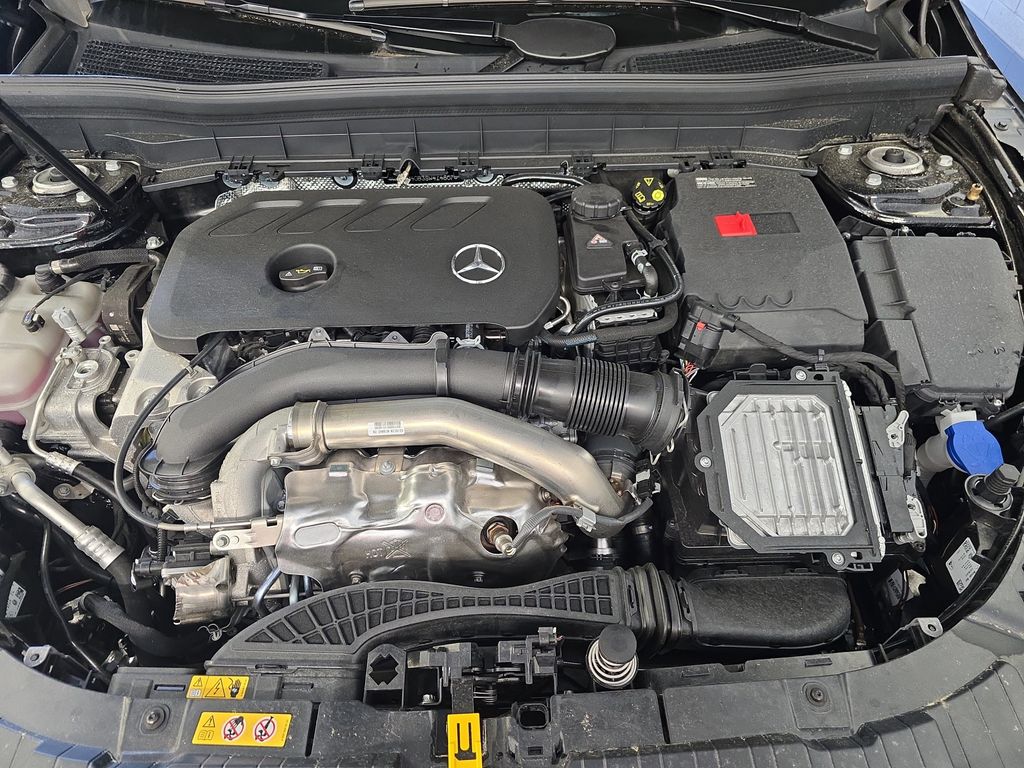 2025 Mercedes Benz GLB 250 photo 27