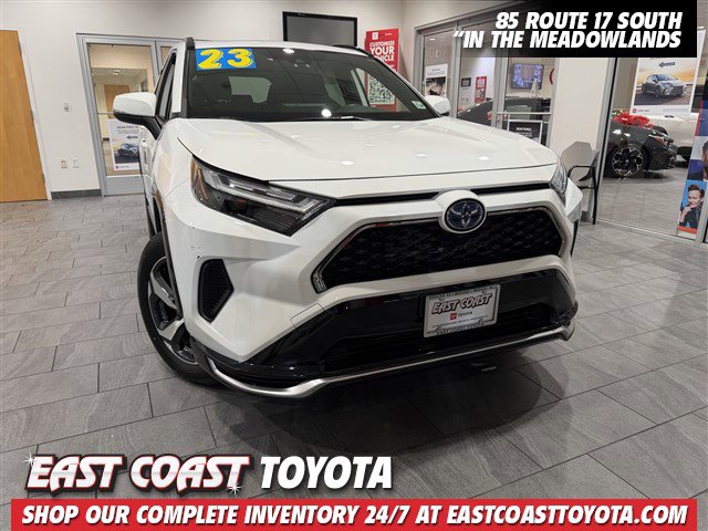 2023 Toyota RAV4 SE's photo