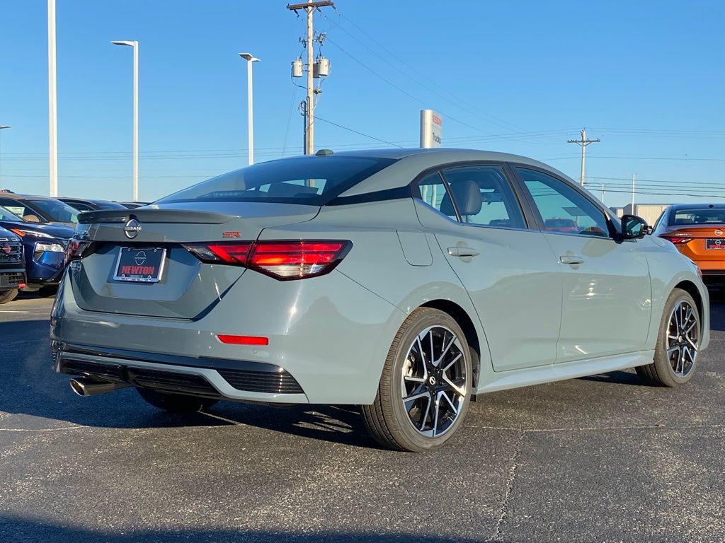 2025 Nissan Sentra SR photo 4
