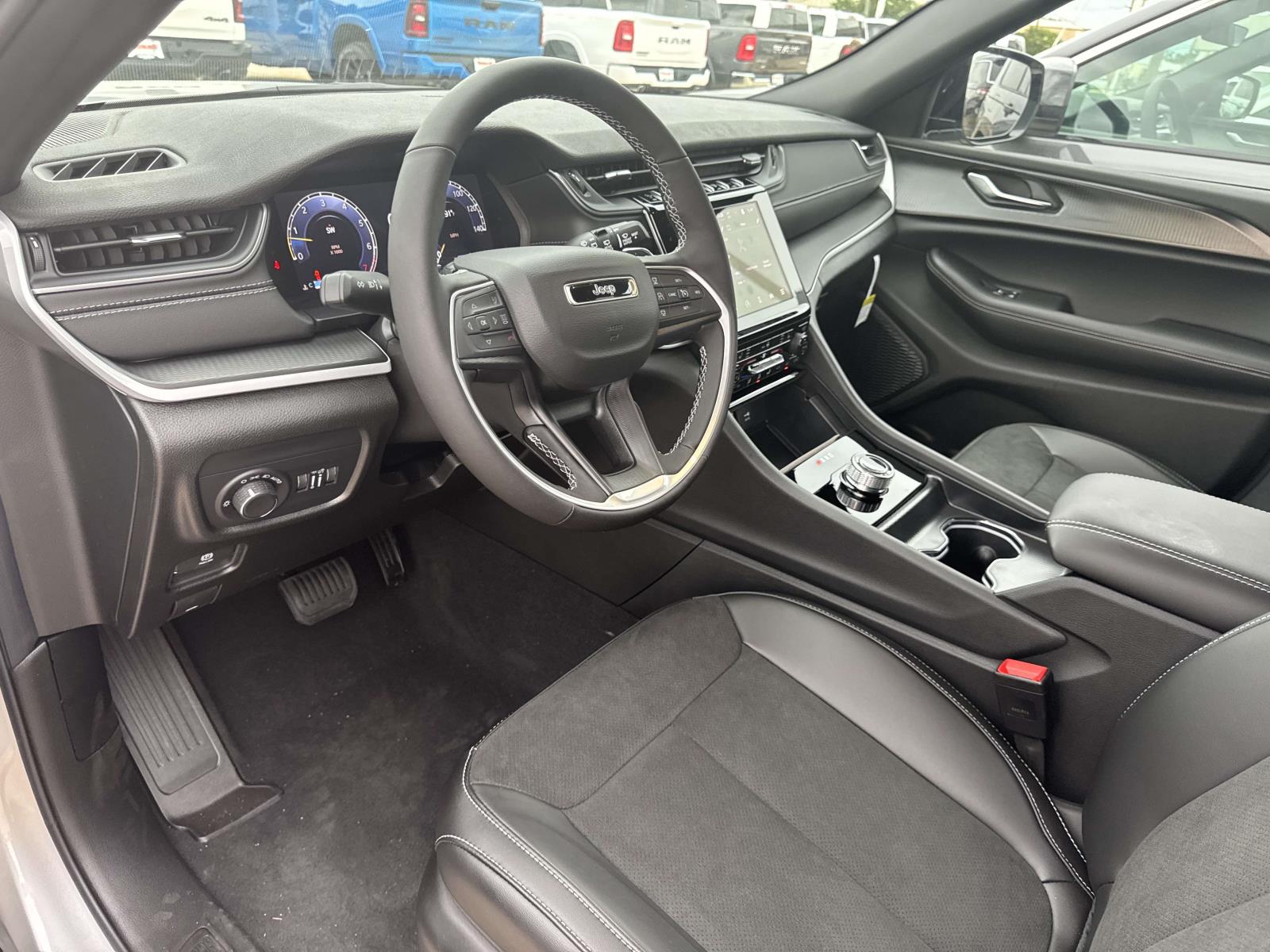 2025 Jeep Grand Cherokee Altitude X photo 9