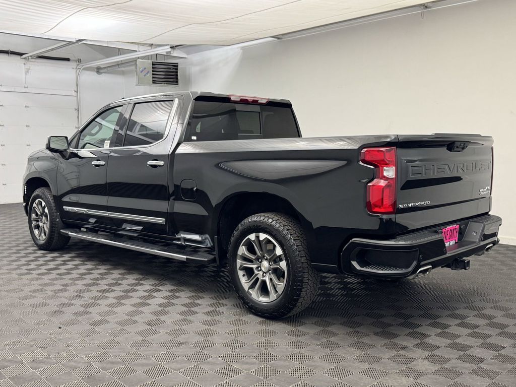 2024 Chevrolet Silverado 1500 High Country photo 3