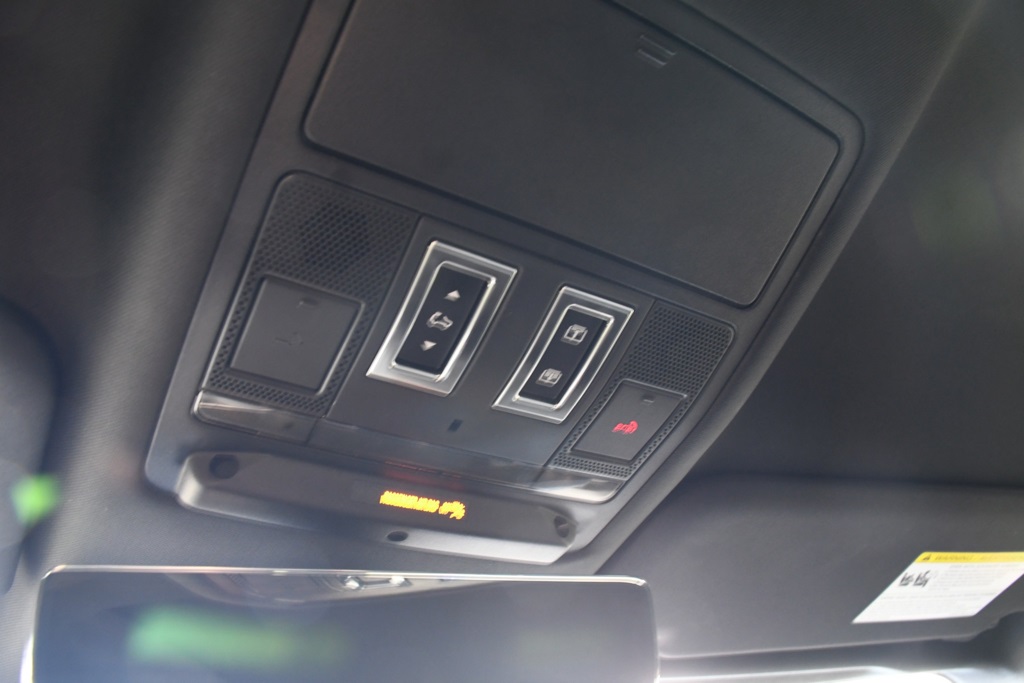 2022 Land Rover Defender 110 X-Dynamic HSE photo 32