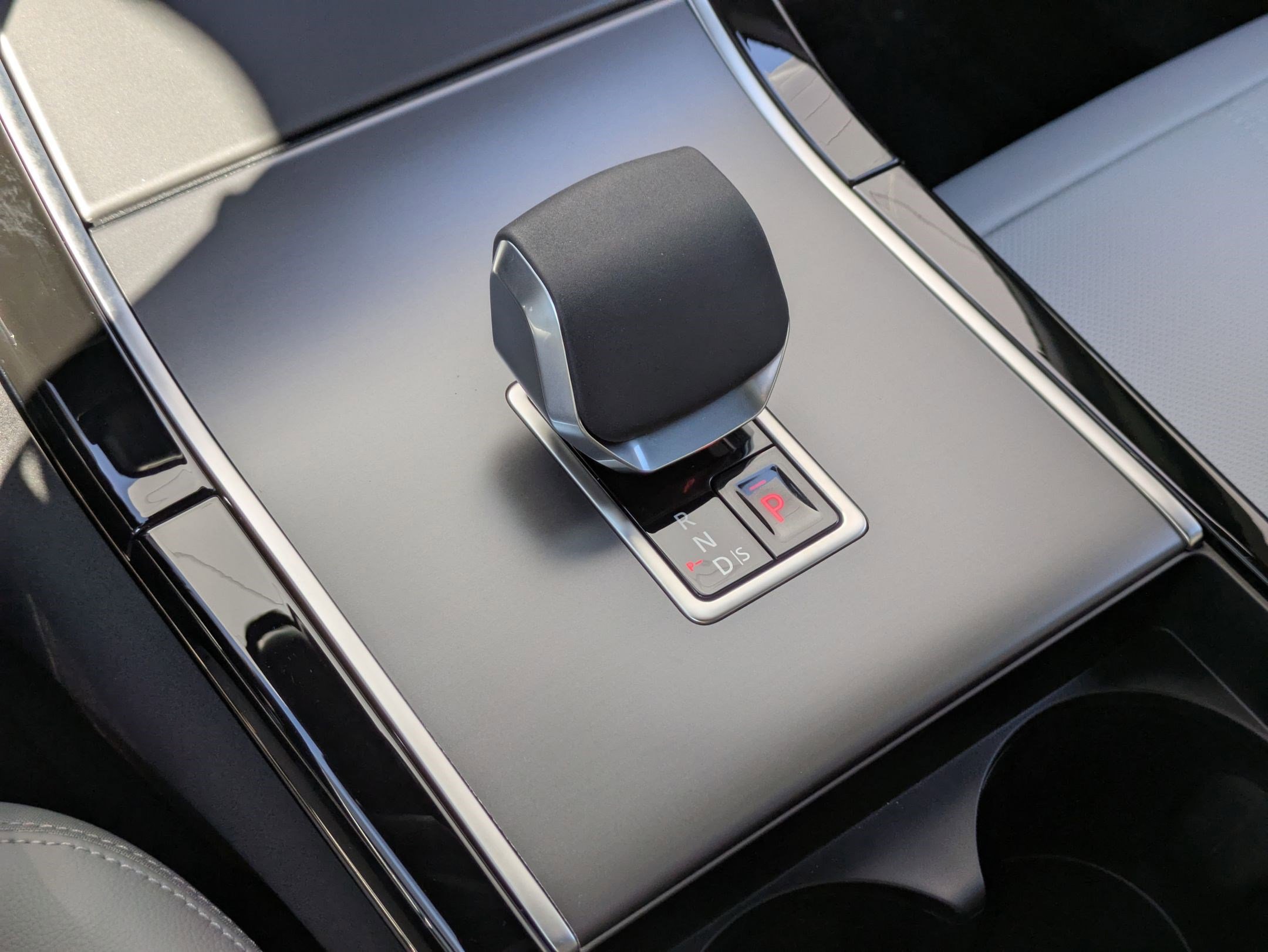 2026 Land Rover Range Rover Velar S photo 12