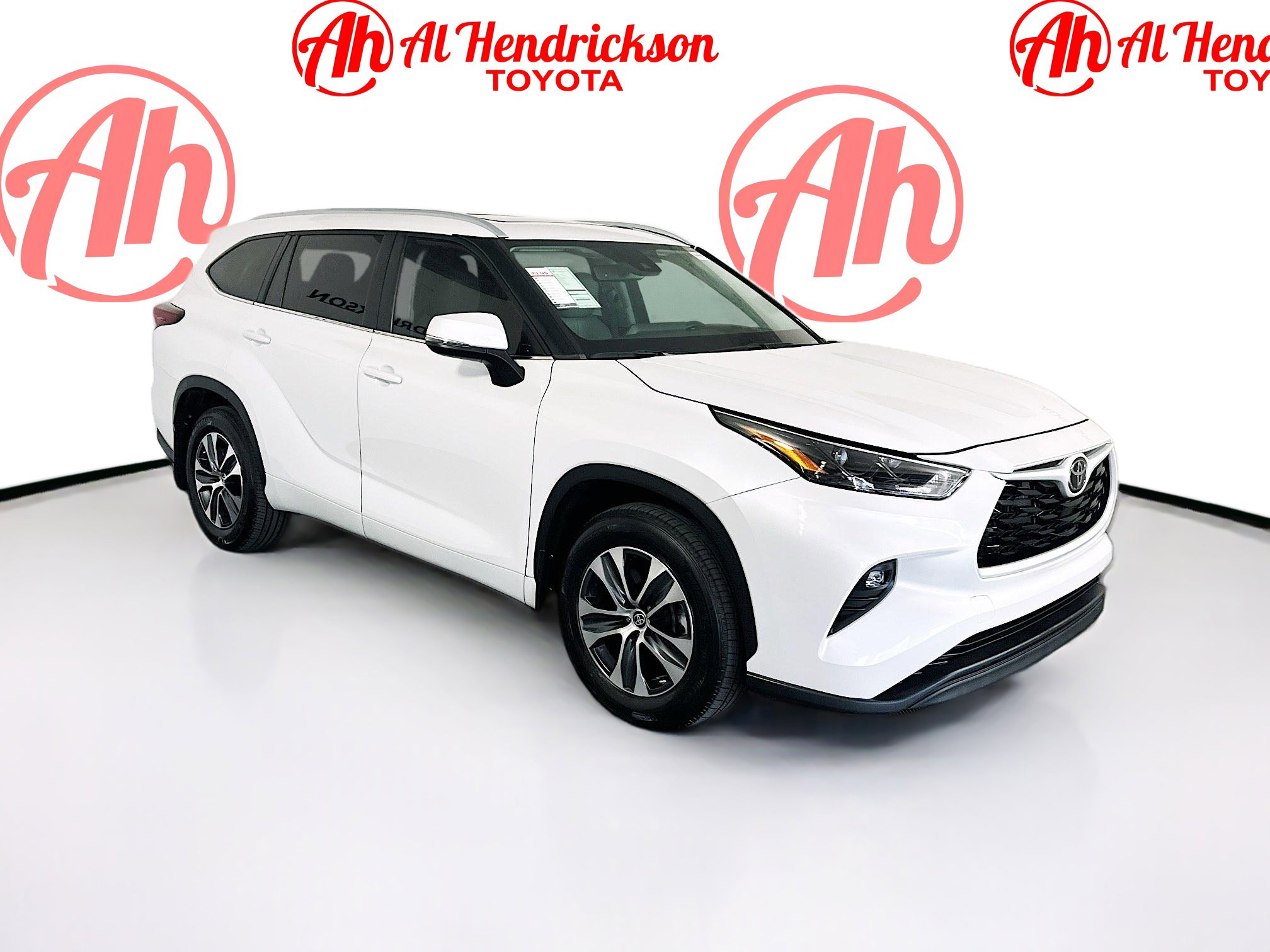 2024 Toyota Highlander XLE's photo