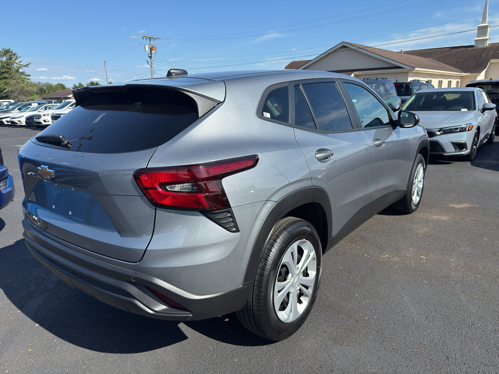 2024 Chevrolet Trax LS photo 3