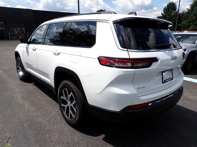 2025 Jeep Grand Cherokee Limited photo 3