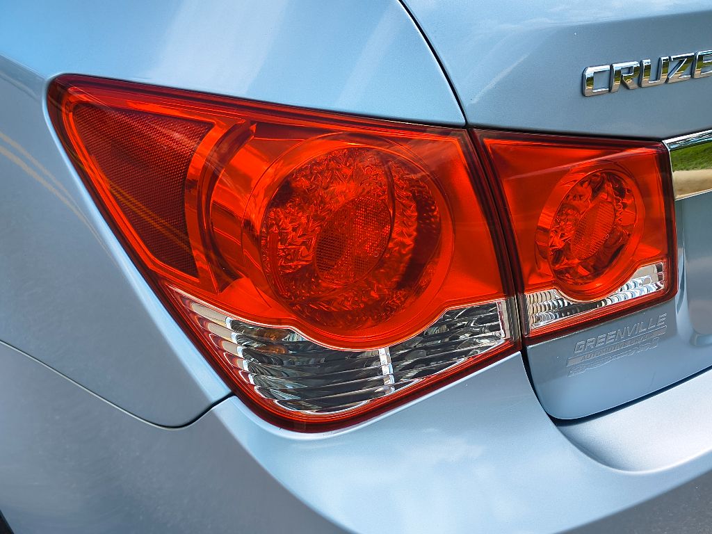 2011 Chevrolet Cruze LTZ photo 4