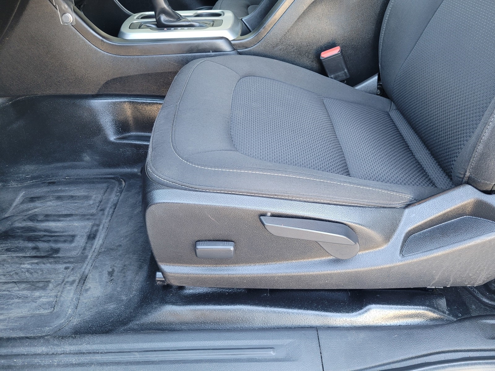 2020 Chevrolet Colorado LT photo 15