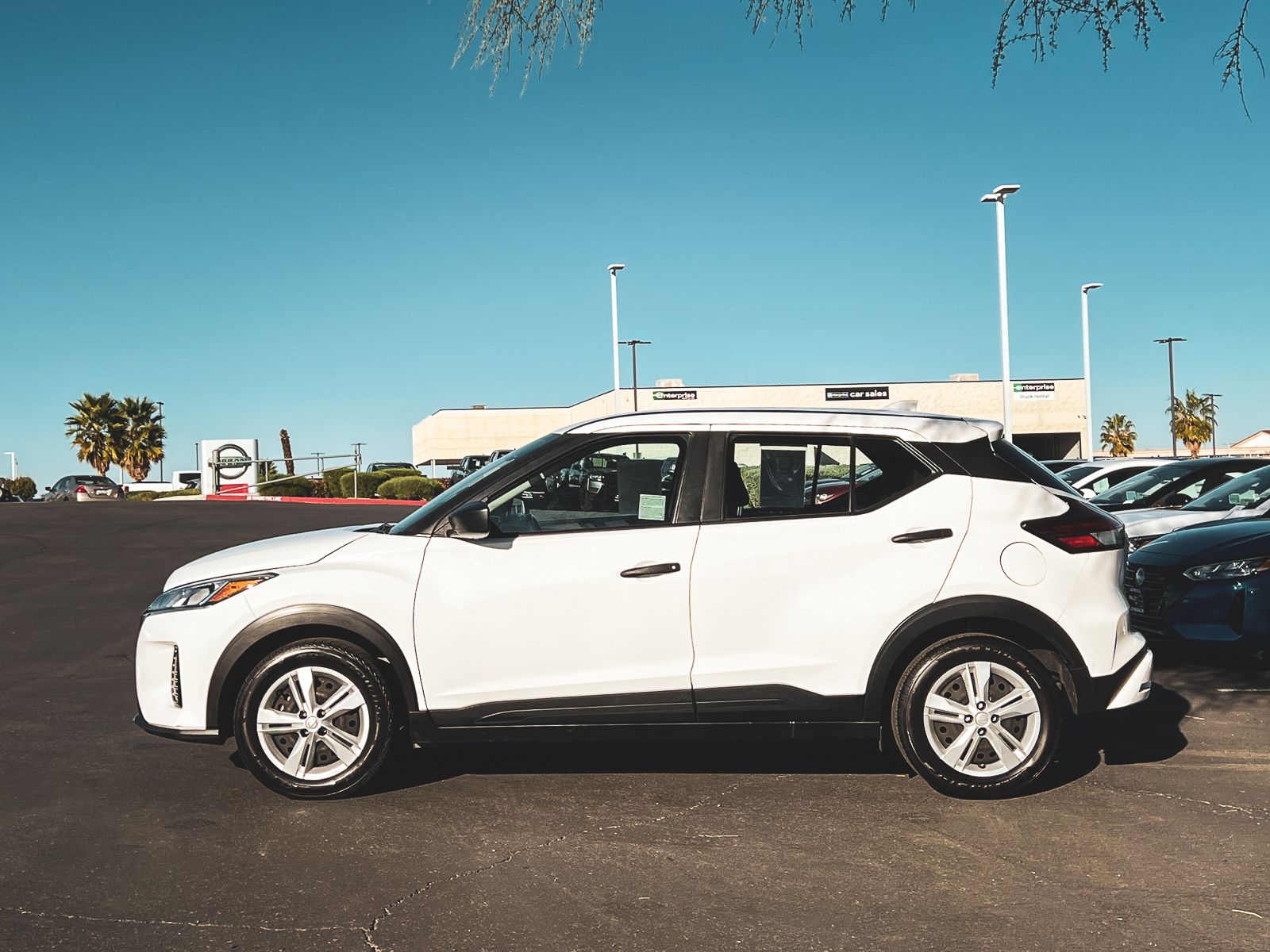 2023 Nissan Kicks S photo 2