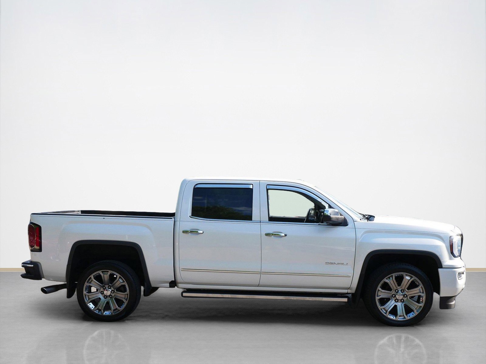 Used 2018 GMC Sierra 1500 Denali Denali with VIN 3GTU2PEJ9JG588337 for sale in Maplewood, Minnesota