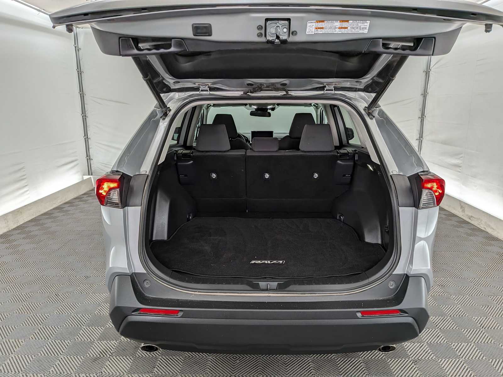 2023 Toyota RAV4 XLE photo 29