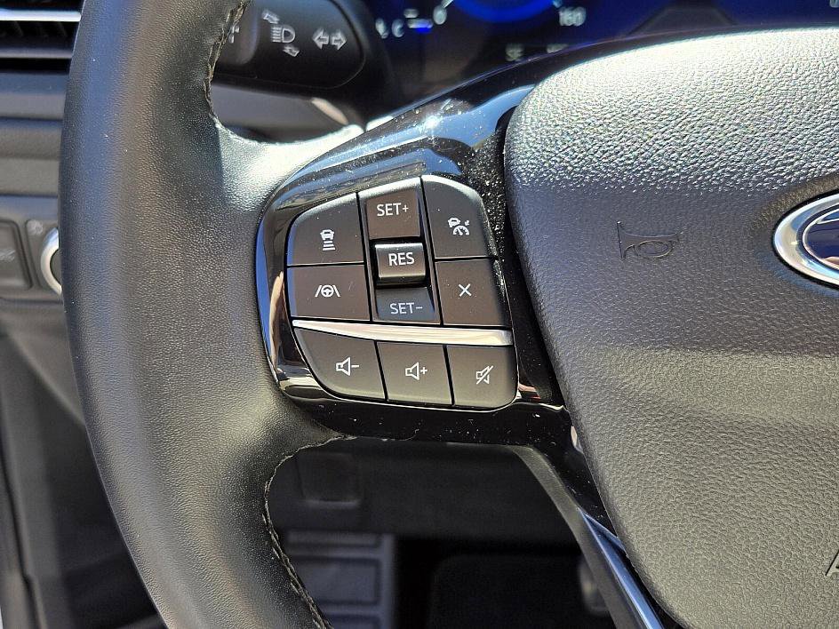 2022 Ford Escape SEL photo 25