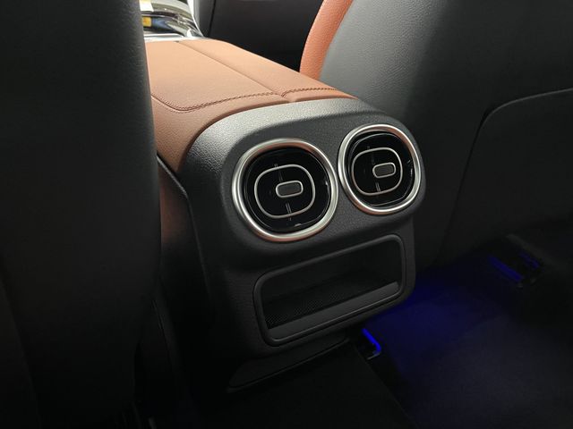2026 Mercedes Benz GLC 300 photo 30