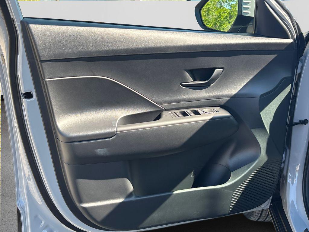 2026 Hyundai Kona SE photo 14