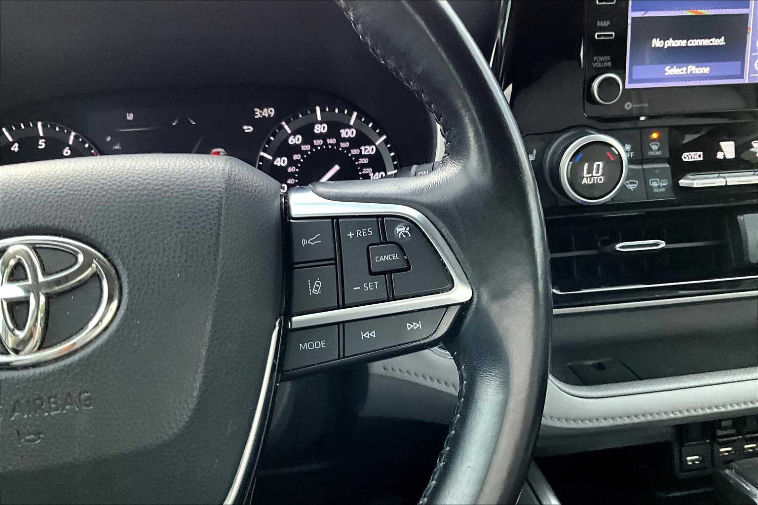2021 Toyota Highlander XLE photo 23