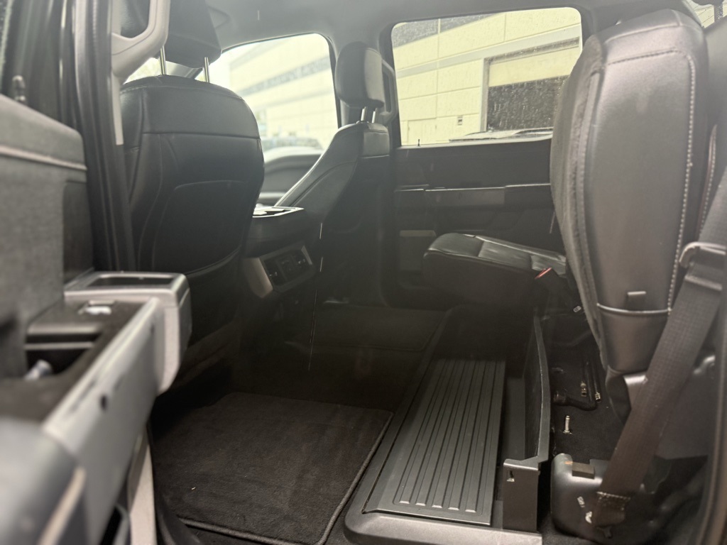 2023 Ford F-250 Lariat photo 2