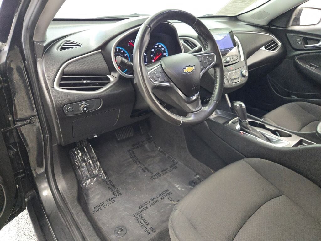 2019 Chevrolet Malibu RS photo 17