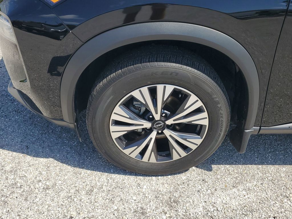 2023 Nissan Rogue SV photo 18