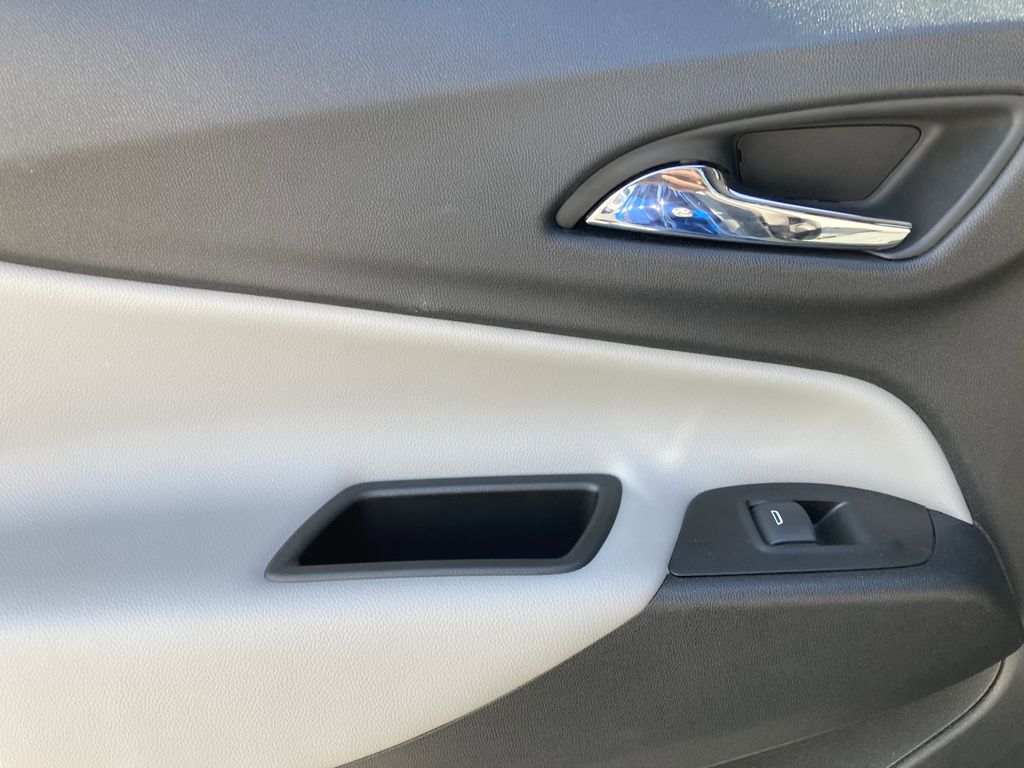 2022 Chevrolet Equinox LS photo 29