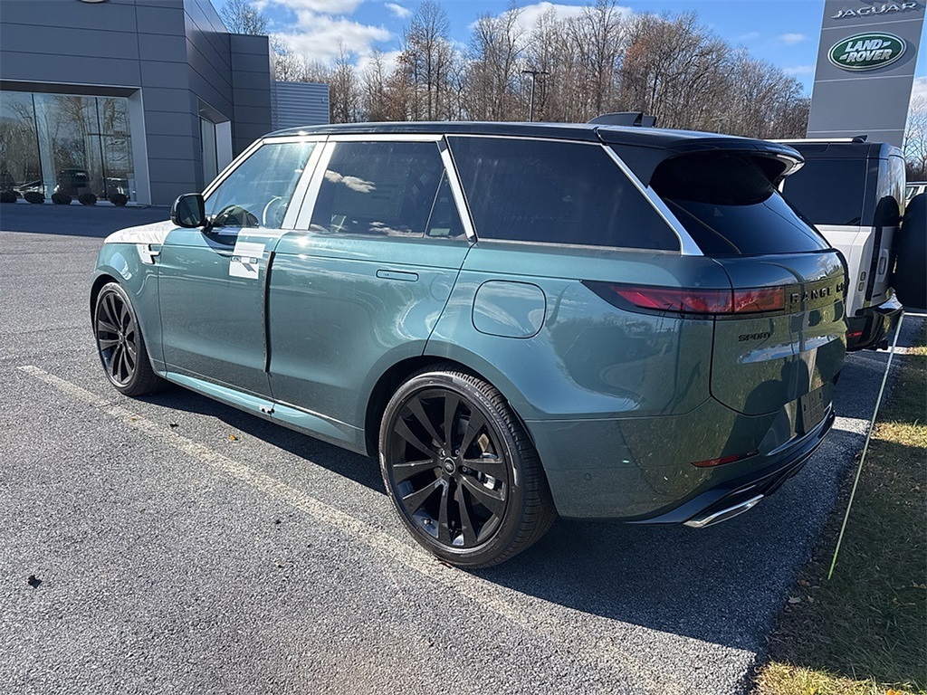 2025 Land Rover Range Rover Sport SE photo 3