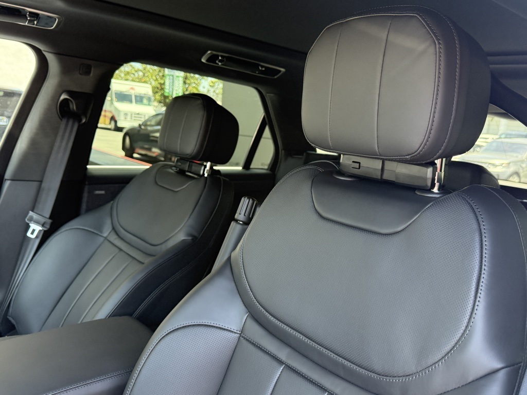 2025 Land Rover Range Rover Sport SE photo 11