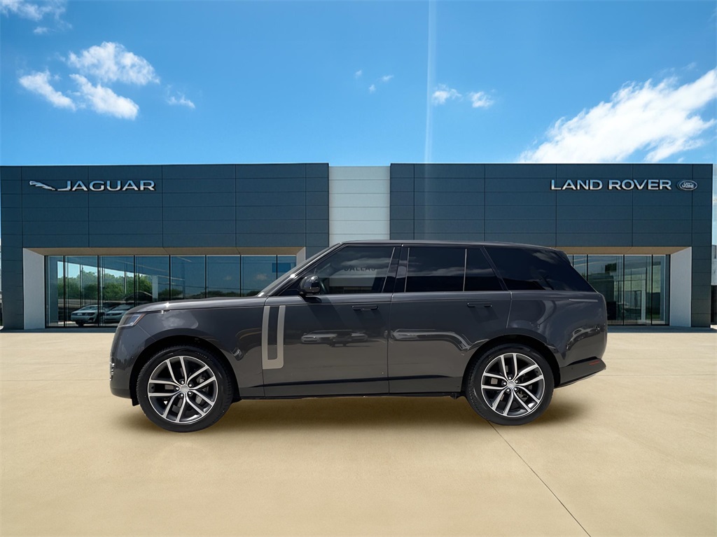 2023 Land Rover Range Rover SE photo 2